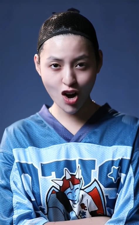 Hóa thân thành Jinx hot girl trứng rán khiến người xem kêu cứu