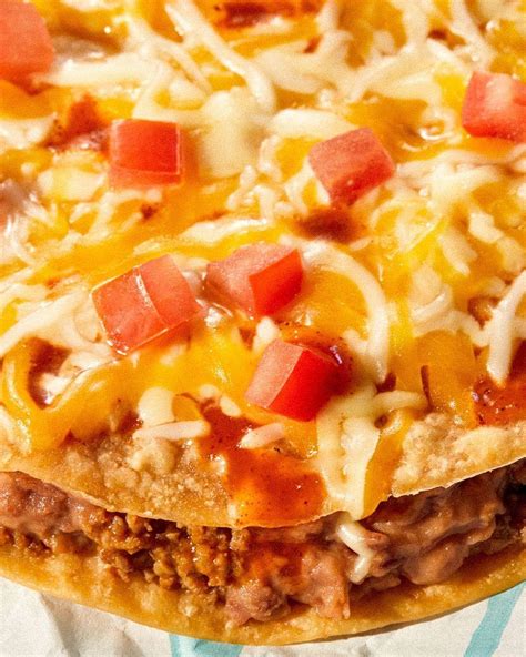 Taco Bells Mexican Pizza Is Returning Canada Eats