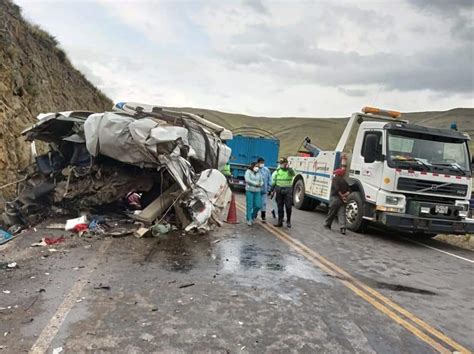 Choque Entre Tráiler Y Minivan Deja 5 Fallecidos Y Varios Heridos La Decana