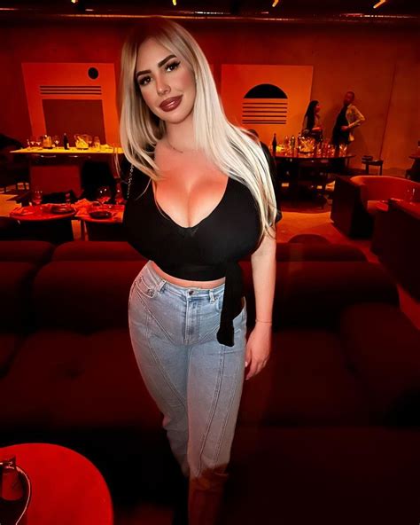 Red Room : r/ValentinaRocco 