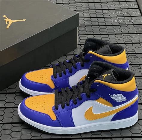 พร้อมส่งของแท้ รุ่นนี่ใส่ตรงไซส Nike Air Jordan 1 Mid Lakers แฟชั่น