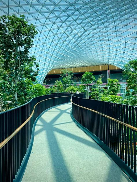 12 Airports That Turn Layovers Into Mini Vacations - Idyllic Pursuit