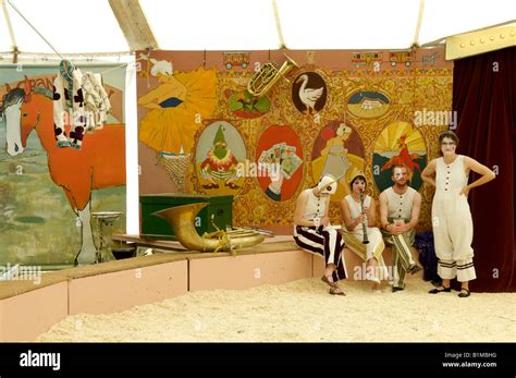 Performers at Giffords Circus Stock Photo - Alamy