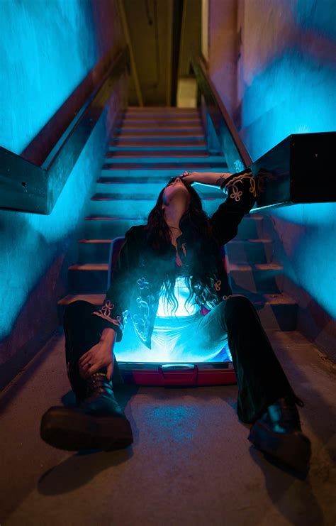 How to achieve the perfect look with lightning bolt hair design 9