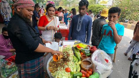 Bangladeshi Old Man Selling Chola Bhuna Or Chana Masala Chaat At