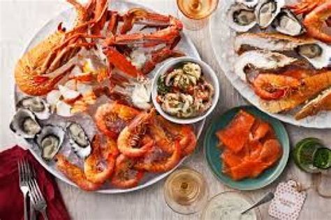 SEAFOOD PLATTER - Sydney Rock Oysters / Peeled King Prawns / Hickory ...