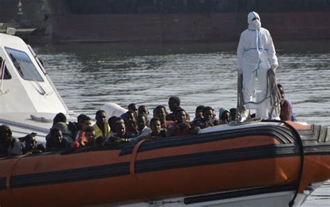 Migranti Sbarchi Nel Crotonese Fermati Presunti Scafisti Il