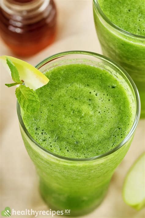 Sour Apple Smoothie Recipe: A Simple Drink to Help You Stay Hydrated