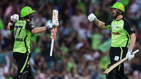 England's Billings guides Thunder to Big Bash final