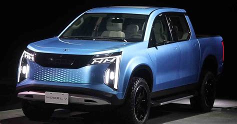 Foxconn Unveils Pickup Crossover To Expand Ev Lineup Automotive News