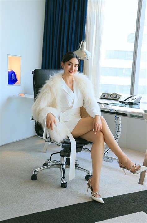 Hot girl dao kéo Việt Nam lấy chồng đại gia Thái Lan giờ ra sao