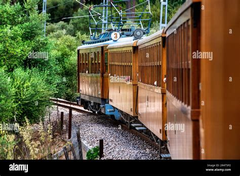 Paisaje Desde La Ventana Del Tren De Soller Tren Histórico Vintage Que