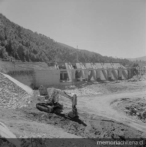 Vista de las obras en construcción de la bocatoma Polcura de la Central