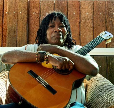 Milton Nascimento toca hoje em live escolhas de seu público