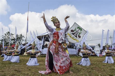 Kirab Kebudayaan Di Kabupaten Tasikmalaya Antara Foto