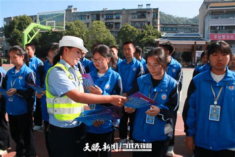 站好“护学岗” 开学“警”相随！台江公安 “硬核”护航开学季校园师生中小学