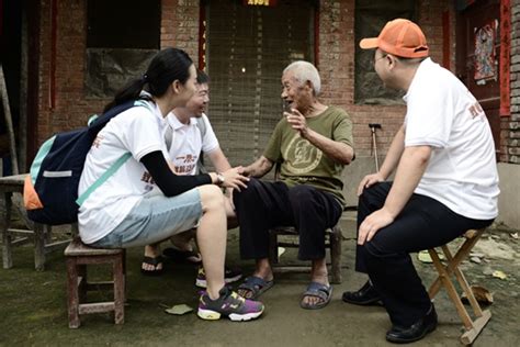 志愿者探访抗战老兵 黄海波为公益发声手机新浪网