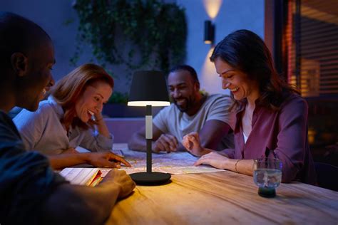 Philips Hue Go Table Lamp With A Day Battery Life Perifo Track