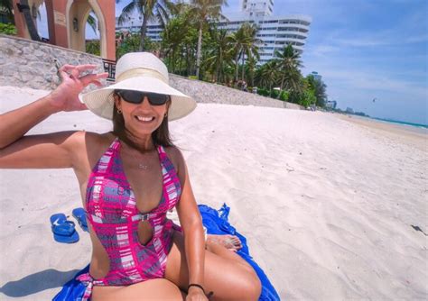 Hot Sexy Renata Pereira Bikini Pics