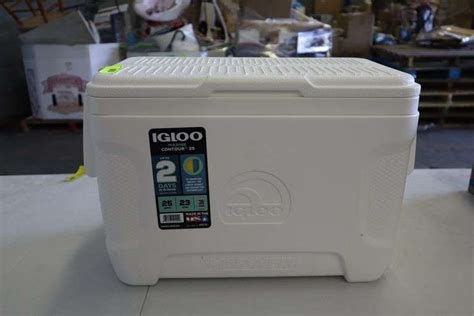 Igloo 36 Can Marine Contour 25 Cooler Matthews Auctioneers