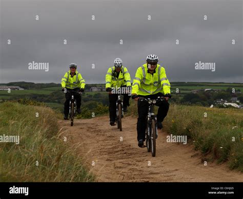 Moderne Fahrradpolizei Fotos Und Bildmaterial In Hoher Aufl Sung Alamy