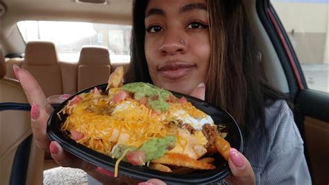 Vlogmas Day 7 Trying Taco Bells New 7 Layer Nacho Fries Vlogmas