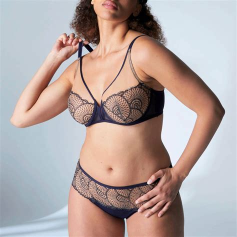 Soutien Gorge Emboitant D Collet Plongeant Simone P R Le Reflet