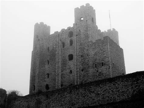 ROCHESTER CASTLE. | Free Photo - rawpixel