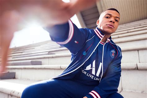 Kylian Mbappe / FIFA 22 Cover / EA Sports on Behance