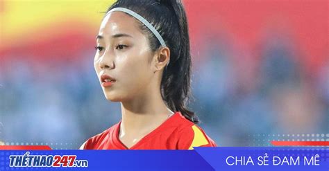 Hot girl U nữ Việt Nam nhận quà trước ngày đấu Nhật Bản