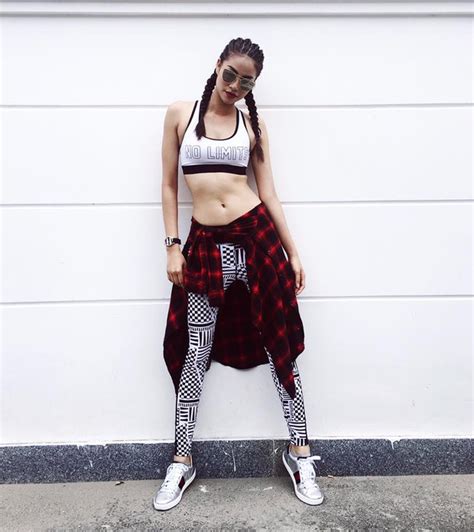 Bạn biết chưa giới sao hot girl Việt đang đổ xô diện tóc tết 2 bên đấy