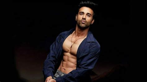 Pulkit Samrat Height, Weight, Age, Affairs, Wife, Biography & More ...