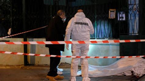 Livorno Uccide Il Padre Con Una Coltellata E Tenta Il Suicidio Poi