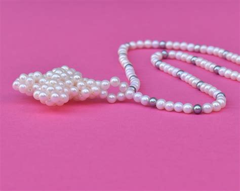 Collana Lunga Di Perle Dacqua Dolce Con Croce Di Perle Tessuta