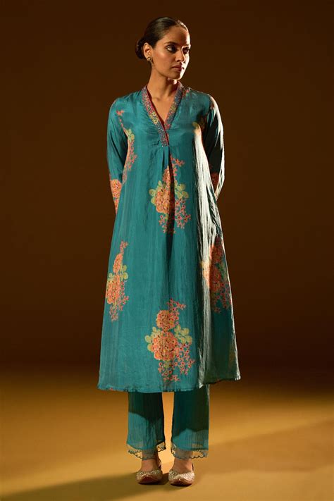 Buy Blue Pure Silk Hand Block Printed Floral V Neck Kurta Set For Women