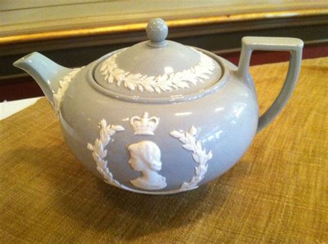 Wedgwood Queen Elizabeth Ii Royal Coronation Teapot Antique