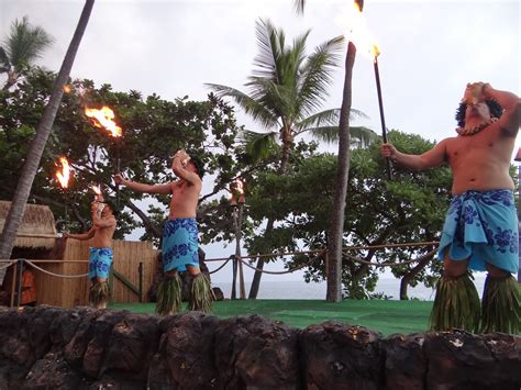 THE END: Hawaii - The Big Island - Luau