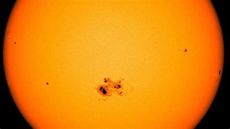 Terrifying A Sunspot So Big You Can See It With Your NAKED Eyes X Of Earth TrendRadars India