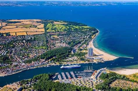 Luftbild Travemünde Ortskern am Uferbereich des Trave