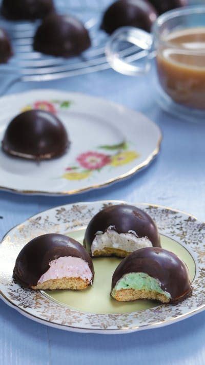 Tunnock's Tea Cakes | Recipe | Tunnocks tea cakes, Tea cakes recipes ...