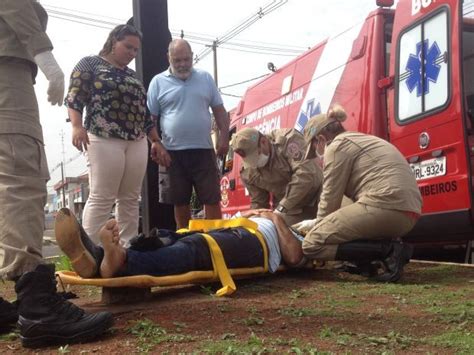 G1 Motociclista bate em canteiro após tentar desviar de carro diz