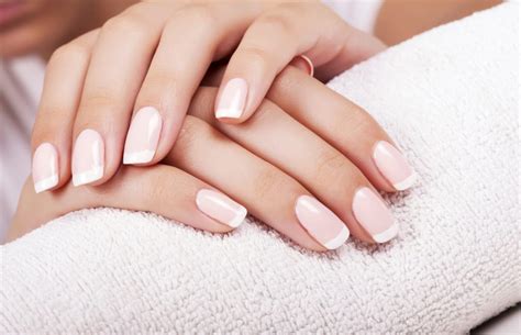 Jak zrobić manicure hybrydowy krok po kroku