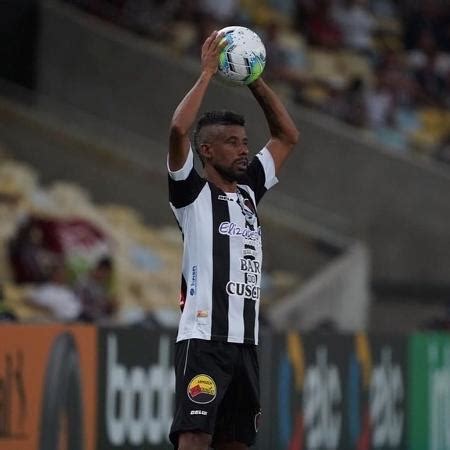 Como Léo Moura foi de reforço de peso a alvo da torcida no Botafogo PB