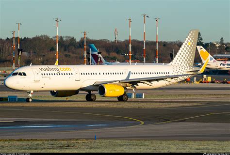 Ec Mgy Vueling Airbus A Wl Photo By Finnographie Id