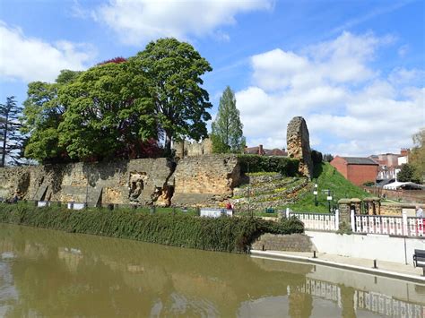 Tonbridge Castle Seen Across The River Marathon Cc By Sa 2 0