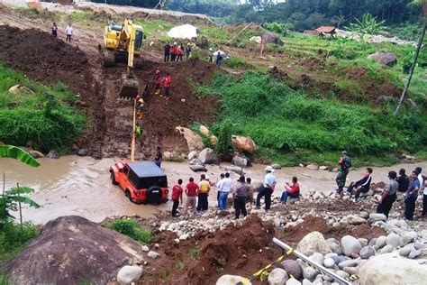 Kontroversi Bupati Karanganyar Juliyatmono Dari Jeep Rubicon Hingga