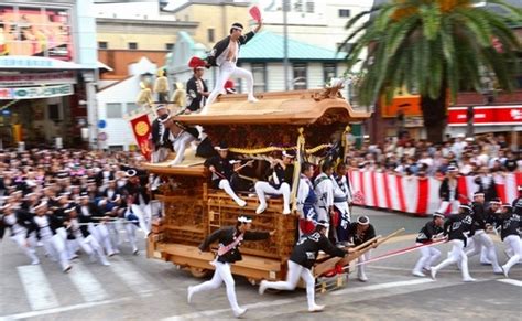 岸和田だんじり祭開幕 コシノジュンコさんも笑顔 まつり＆花火特集：朝日新聞デジタル