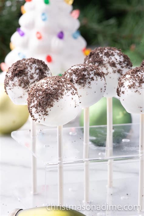 Oreo Cake Pops - christmasonadime.com