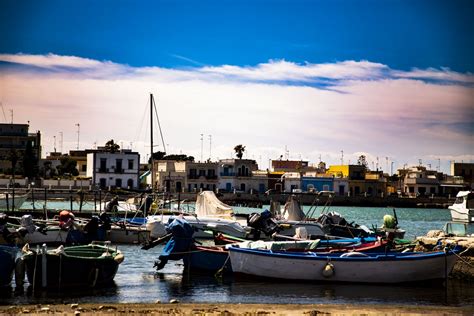 Bari Diciannovenne Picchiato E Gettato In Mare Da Baby Gang