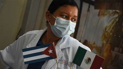 Incrementaron a 700 médicos cubanos en México para reforzar el sistema